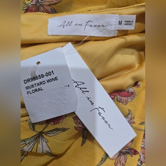 All in Favor Floral Ruffle Wrap long sleeve Dress NWT size Medium - Picture 3 of 3